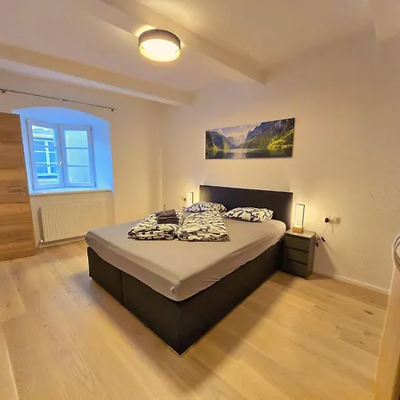 Stylish 1-bedroom Old Town Retreat Hall in Tirol