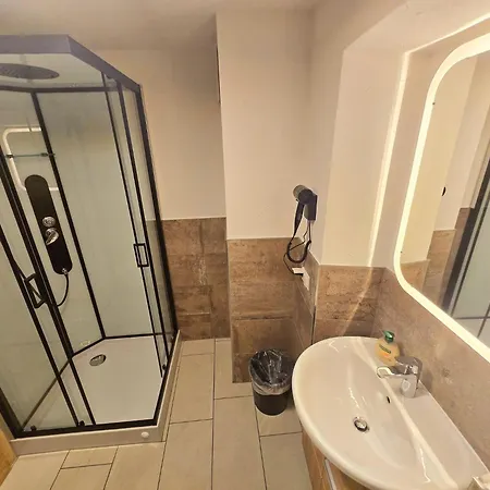 Stylish 1-bedroom Old Town Retreat *