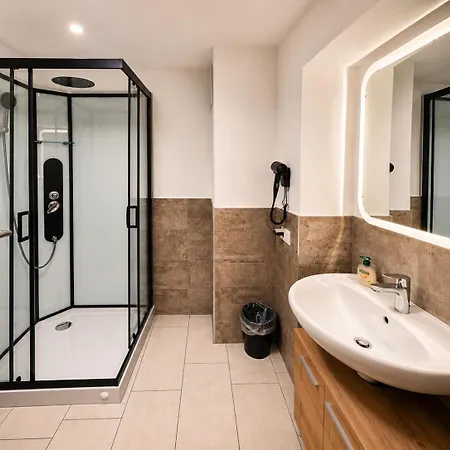 Stylish 1-bedroom Old Town Retreat Hall in Tirol